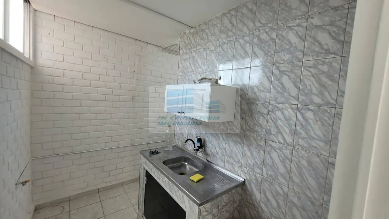 Empty apartment with 2 bedrooms and a gas stove — photo 7