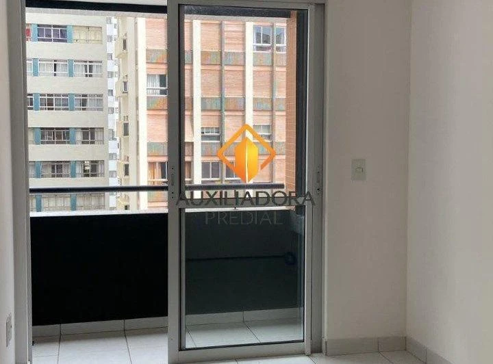 Apartamento de 1 quarto com cozinha aberta e varanda — photo 4