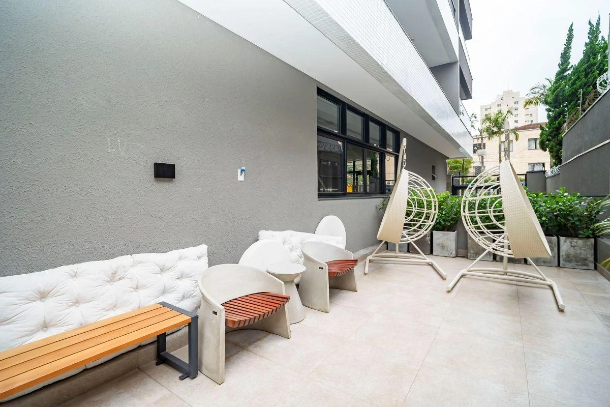 One-bedroom apartment in a building with a gym — photo 6