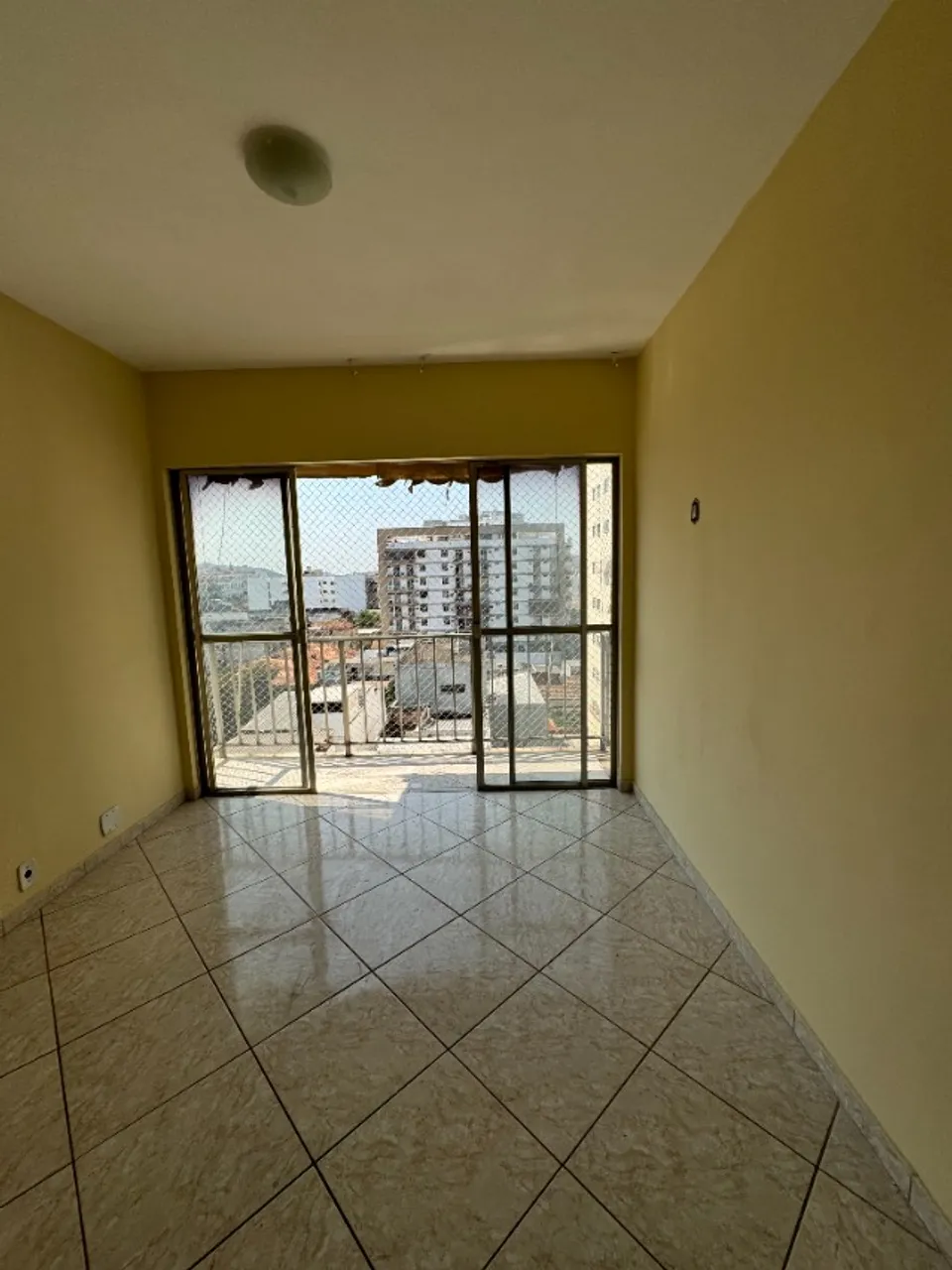 Apartment with 2 bedrooms, laundry area and maid room