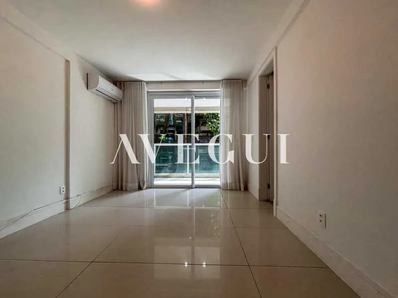 Apartamento com 4 quartos e varanda com box de vidro — photo 17