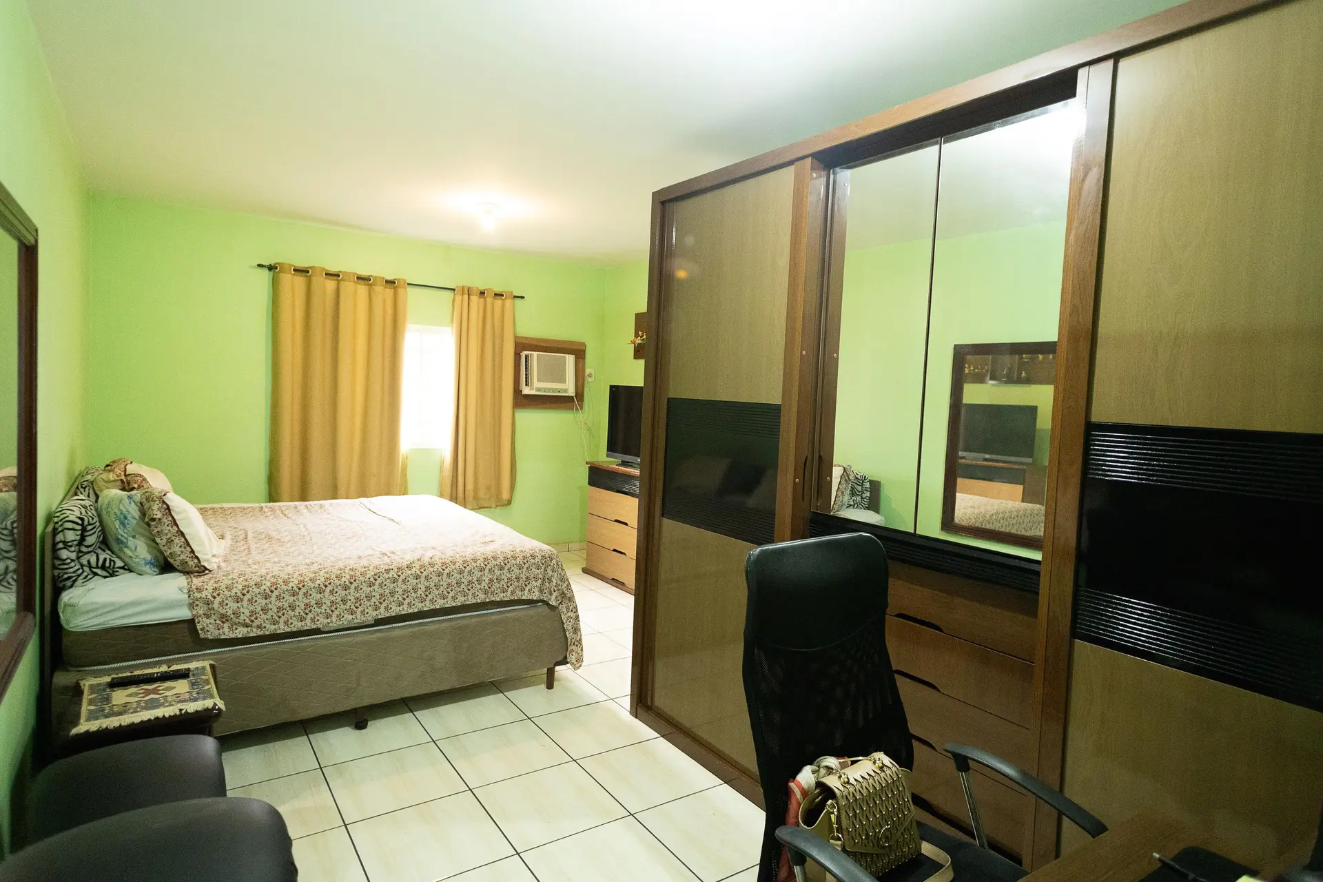 Furnished house with private garden and pet-friendly terms