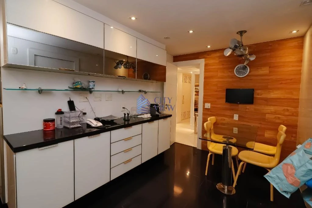 Dishwasher in a 4-bedroom apartment, 280 m² — photo 18