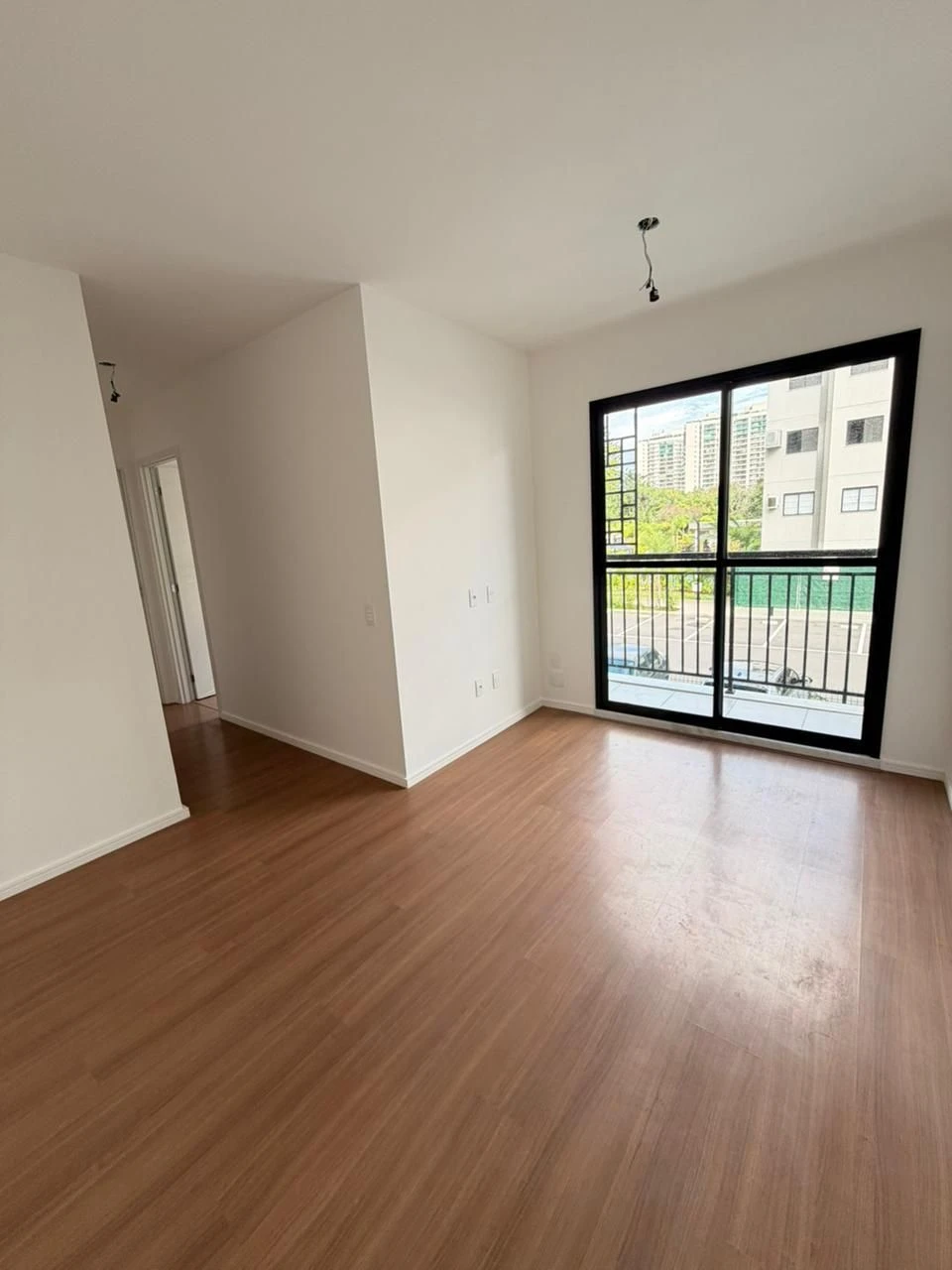 Unfurnished 2-bedroom apartment with 1 bath and pets — photo 17