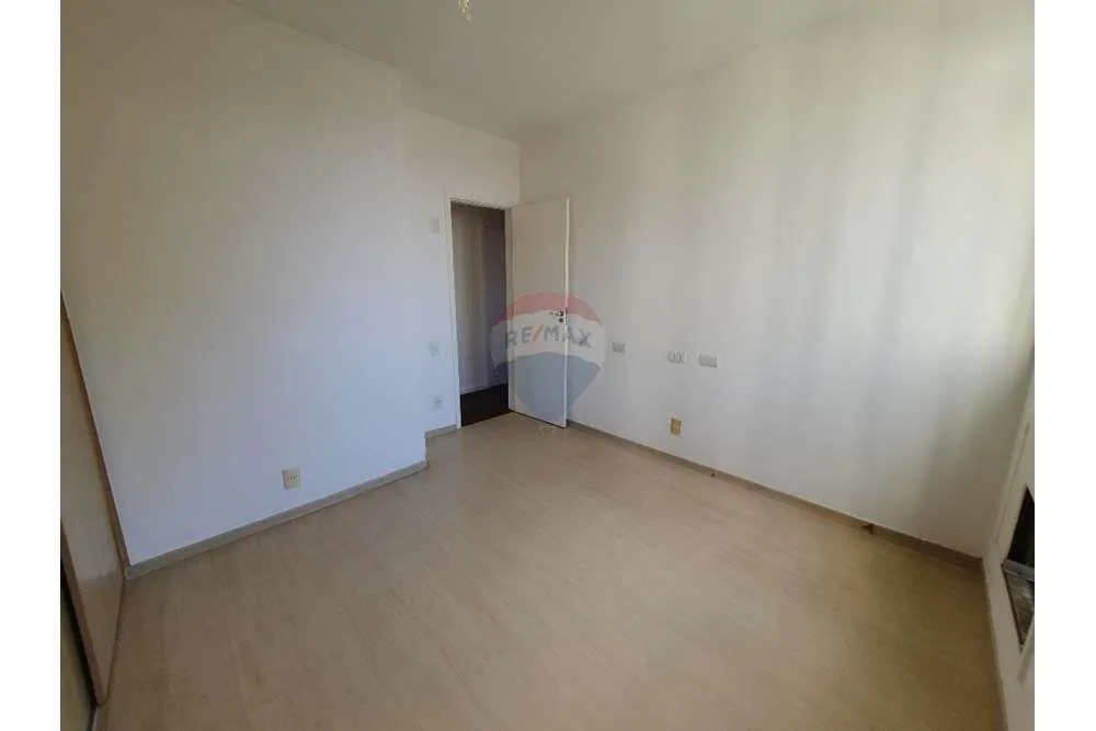 3-bedroom apartment with a mountain view in Rio de Janeiro — photo 47