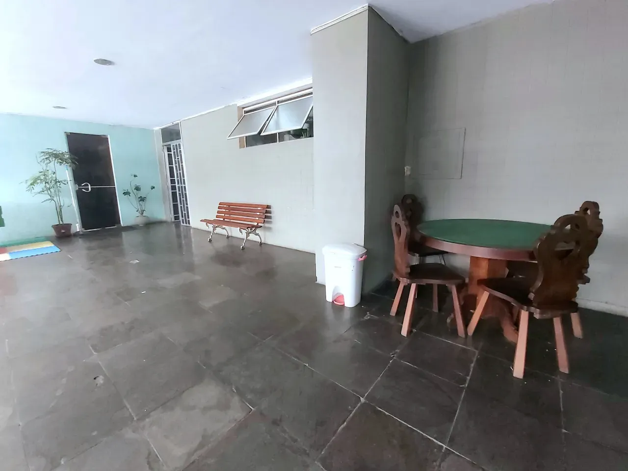 One-bedroom apartment in a building with a gym — photo 19