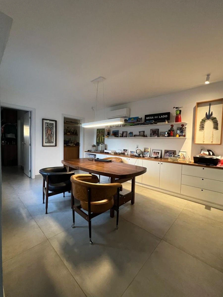 House with 4 en-suite bedrooms and 430 m² with 3 spots — photo 6