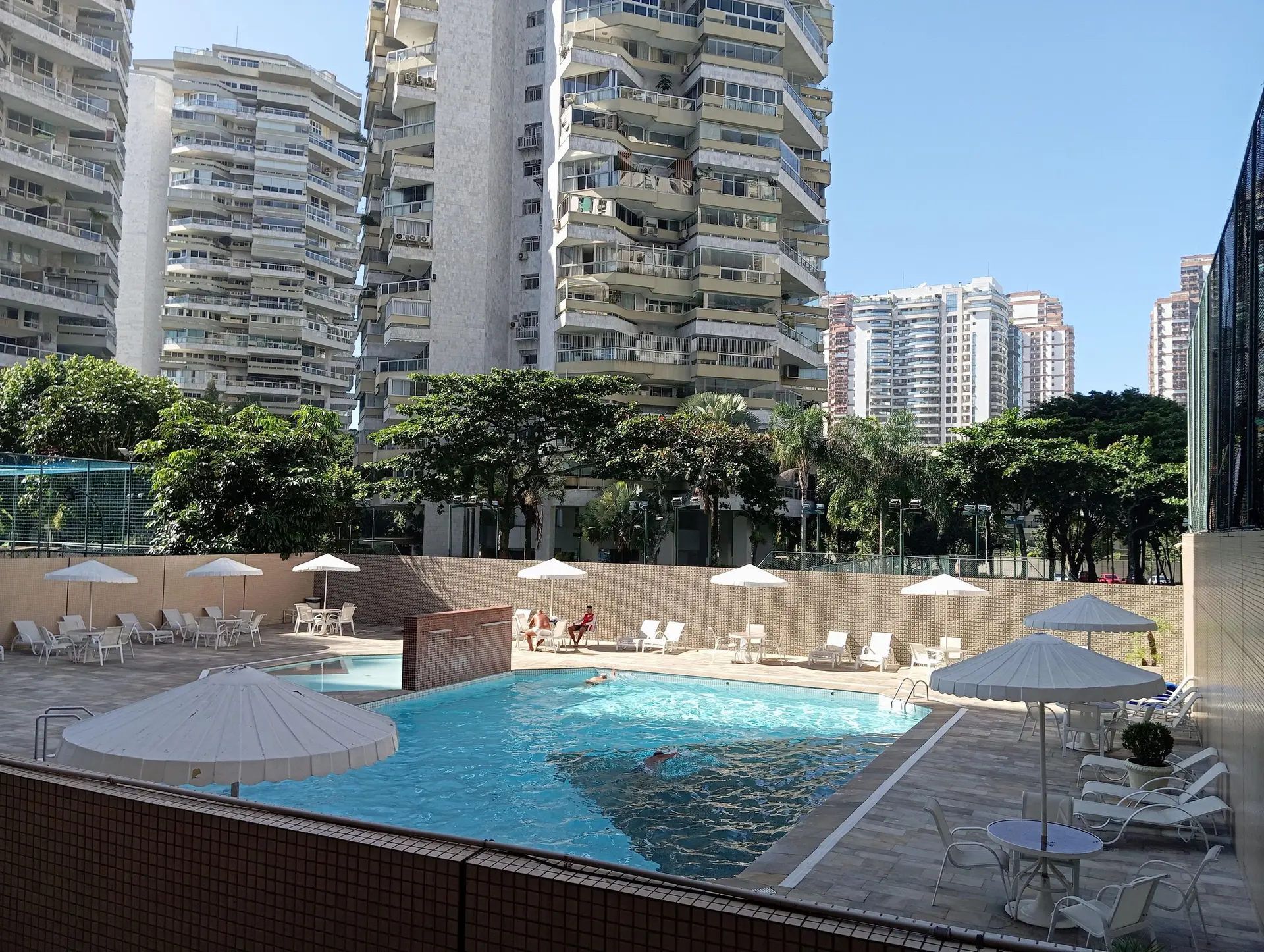 Furnished 3-bedroom apartment with enclosed balcony — photo 19