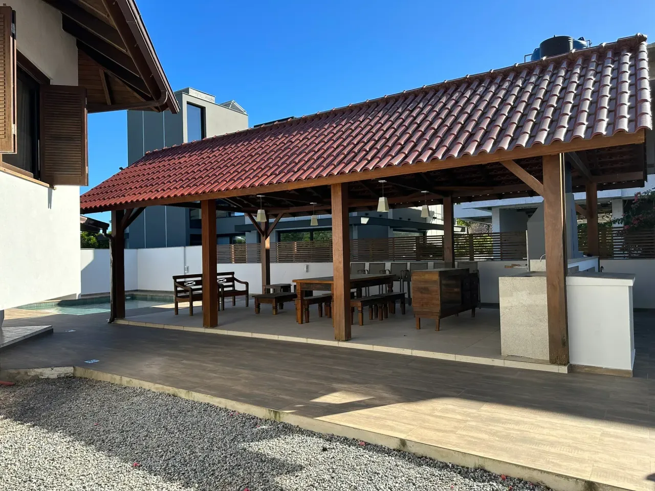 House with 5 bedrooms and a grill on the balcony — photo 19