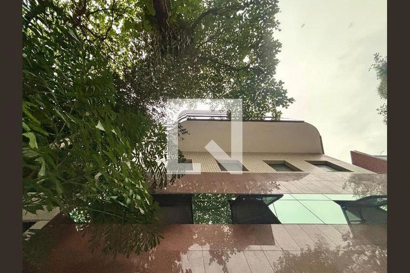 Furnished 1-bedroom apartment with glass balcony 65 m² — photo 31