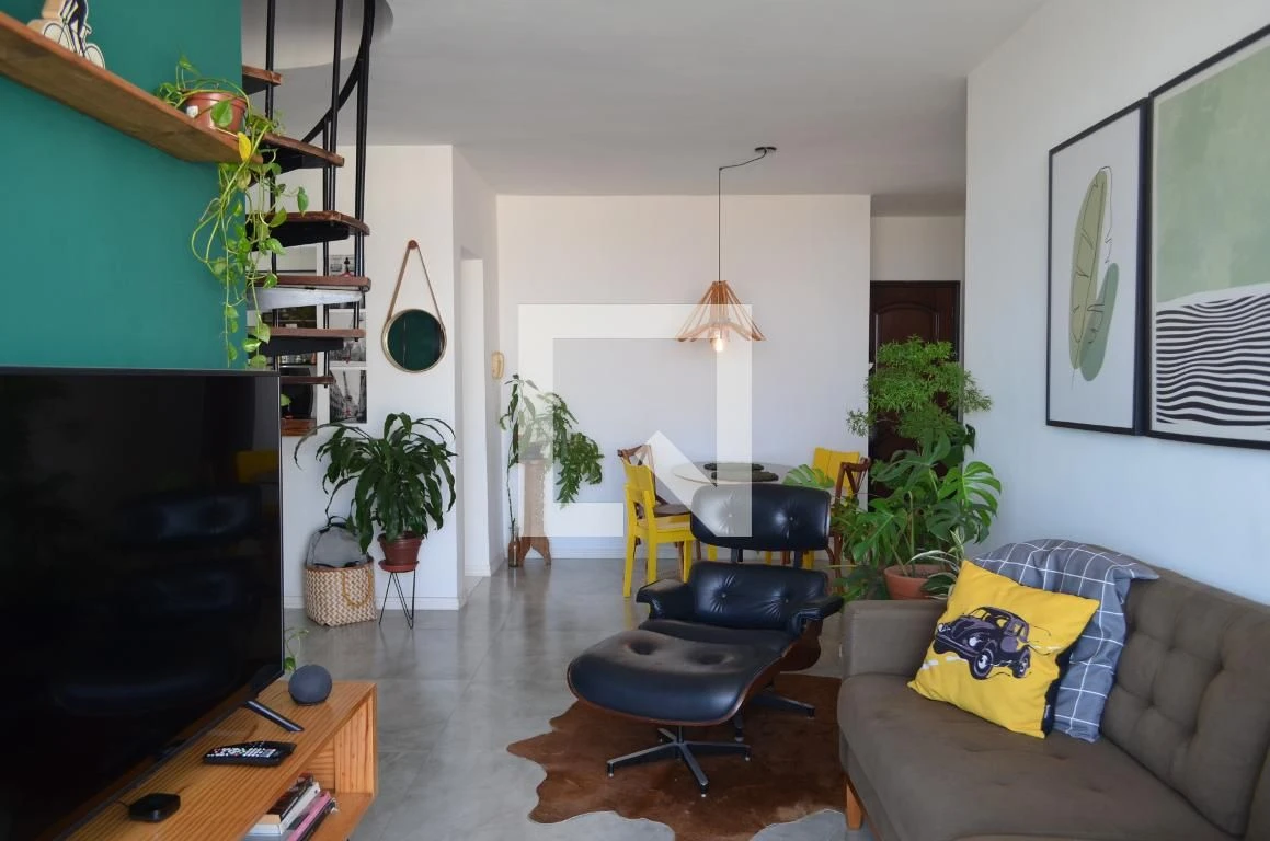3-bedroom apartment in a building with a pool — photo 23