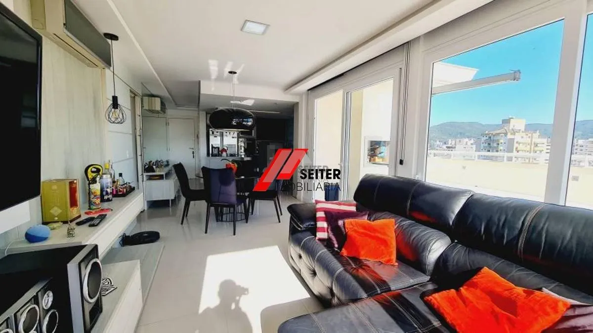 Furnished 227 m² apartment with built-in balcony grill