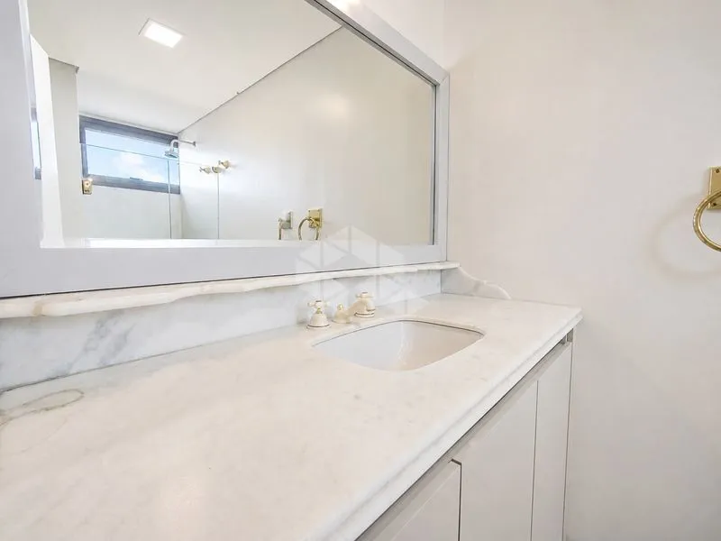Departamento de 4 dormitorios con ventanales de piso a techo — photo 36