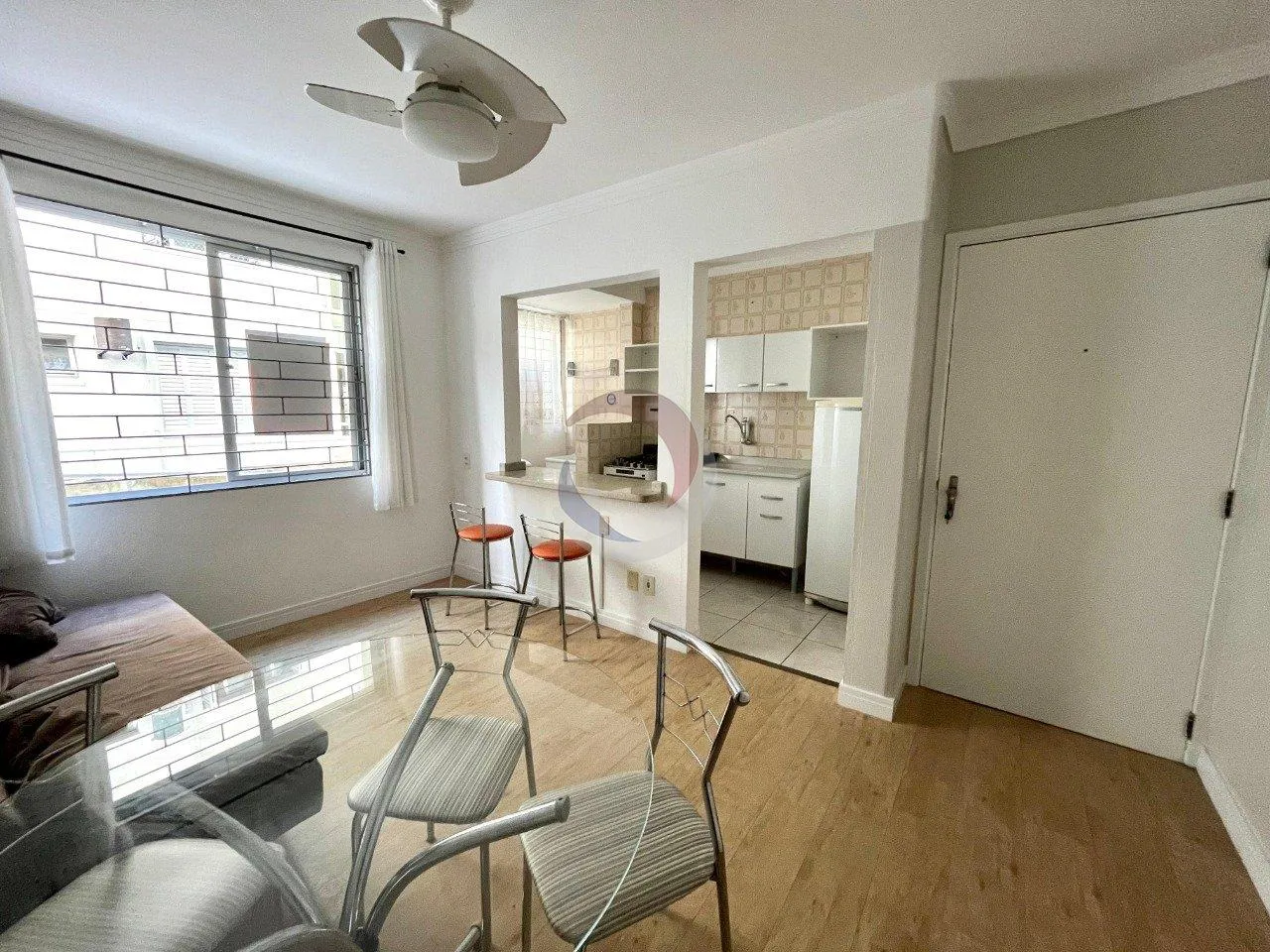 One-bedroom apartment with a washing machine — photo 8