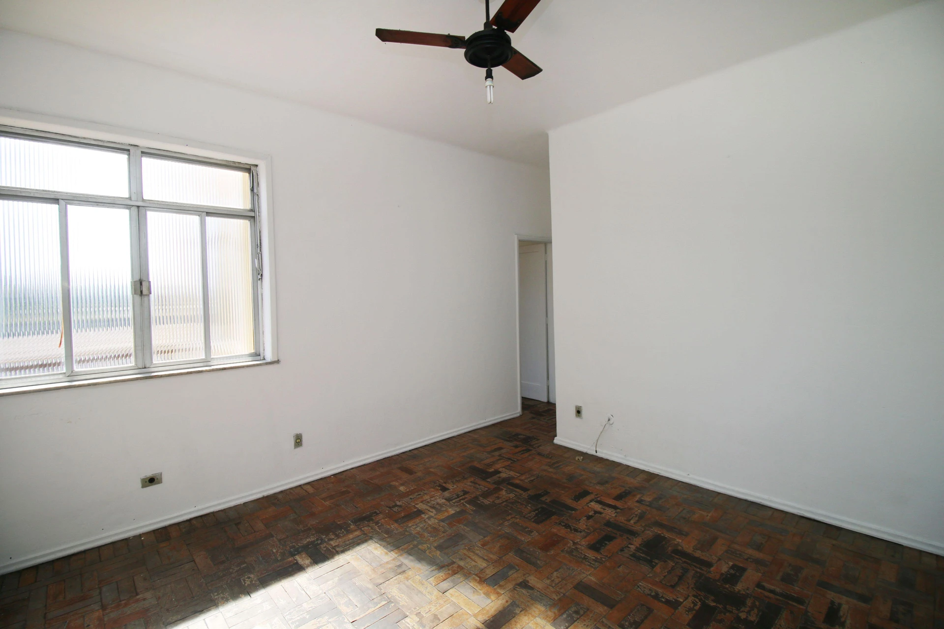 2-bedroom apartment with 1 bathroom and no parking — photo 8