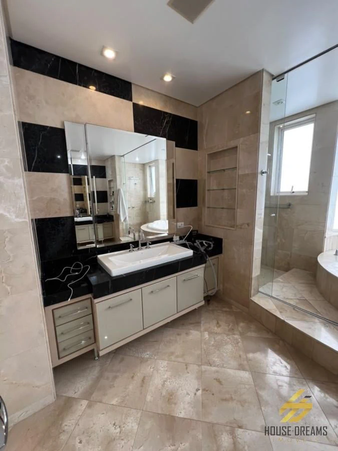 344 m² apartment with floor-to-ceiling windows and a bathtub — photo 11