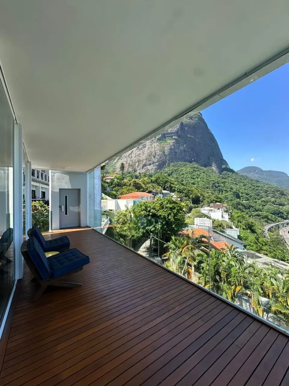 Furnished house with 4 bedrooms, balcony and 5 bathrooms — photo 10