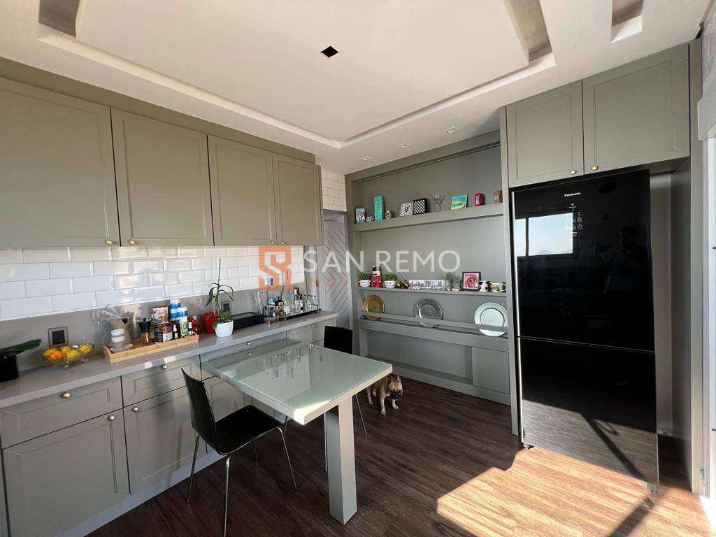 Casa com 4 quartos e piscina do condomínio, 326 m²
