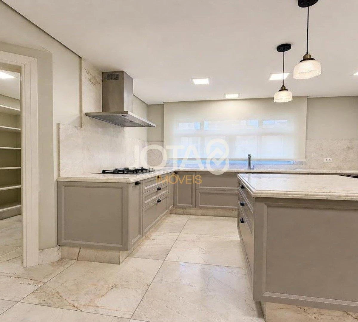 Apartment, 442 m², with a walk-in closet