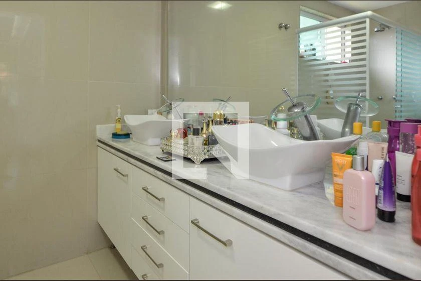 380 m² house with 4 bedrooms and air conditioning — photo 49
