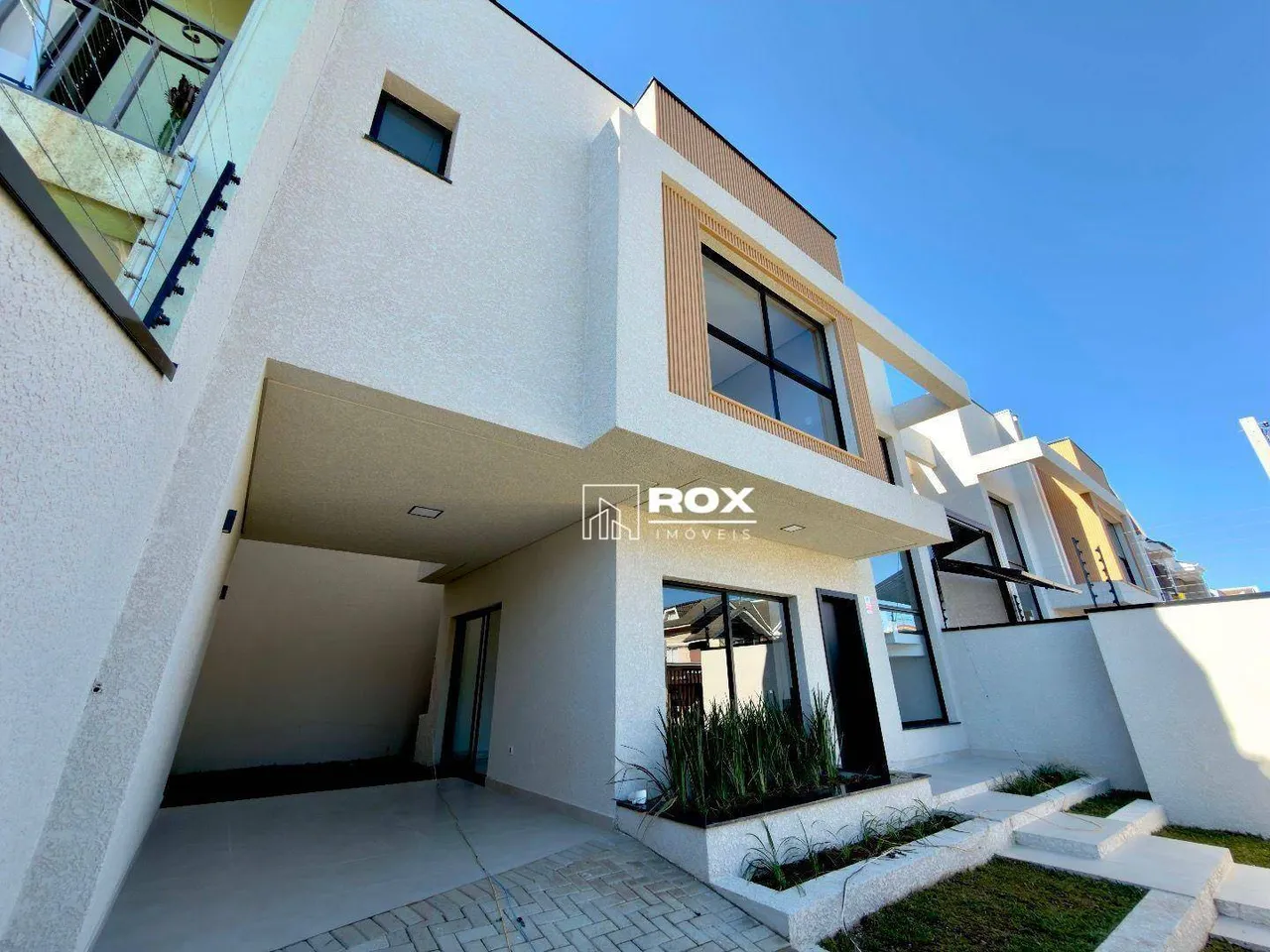 House with 3 bedrooms (1 en-suite) and open-plan kitchen
