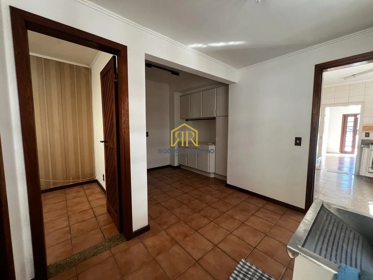House with 7 bedrooms and 405 m² in a gated community — photo 7