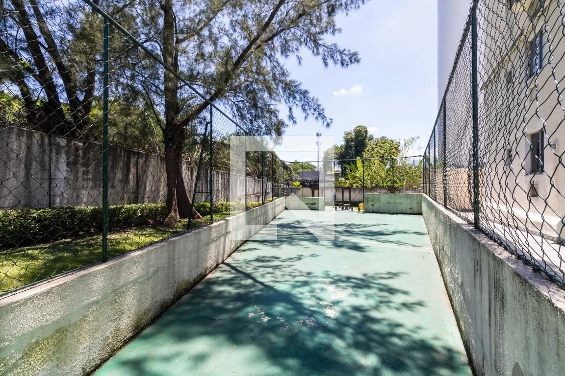 Unfurnished 2-bedroom apartment with parking and open kitchen