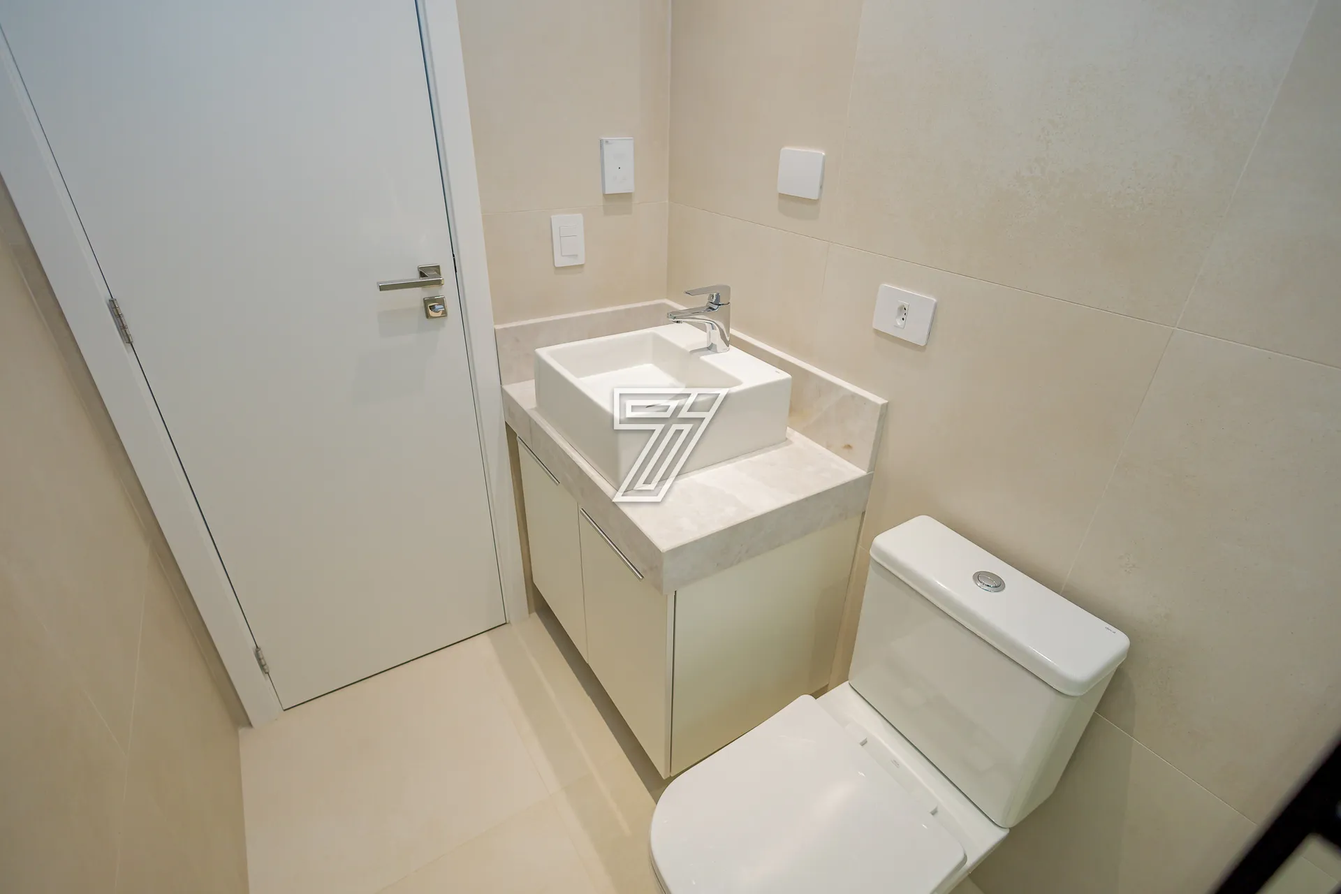 2-bedroom apartment with suite, open kitchen and 2 parking — photo 45