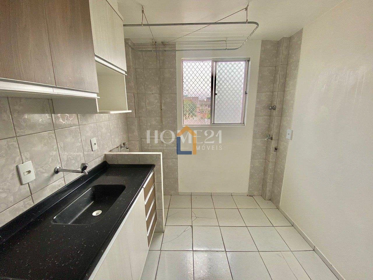 2-bedroom apartment with wood or laminate floors — photo 5