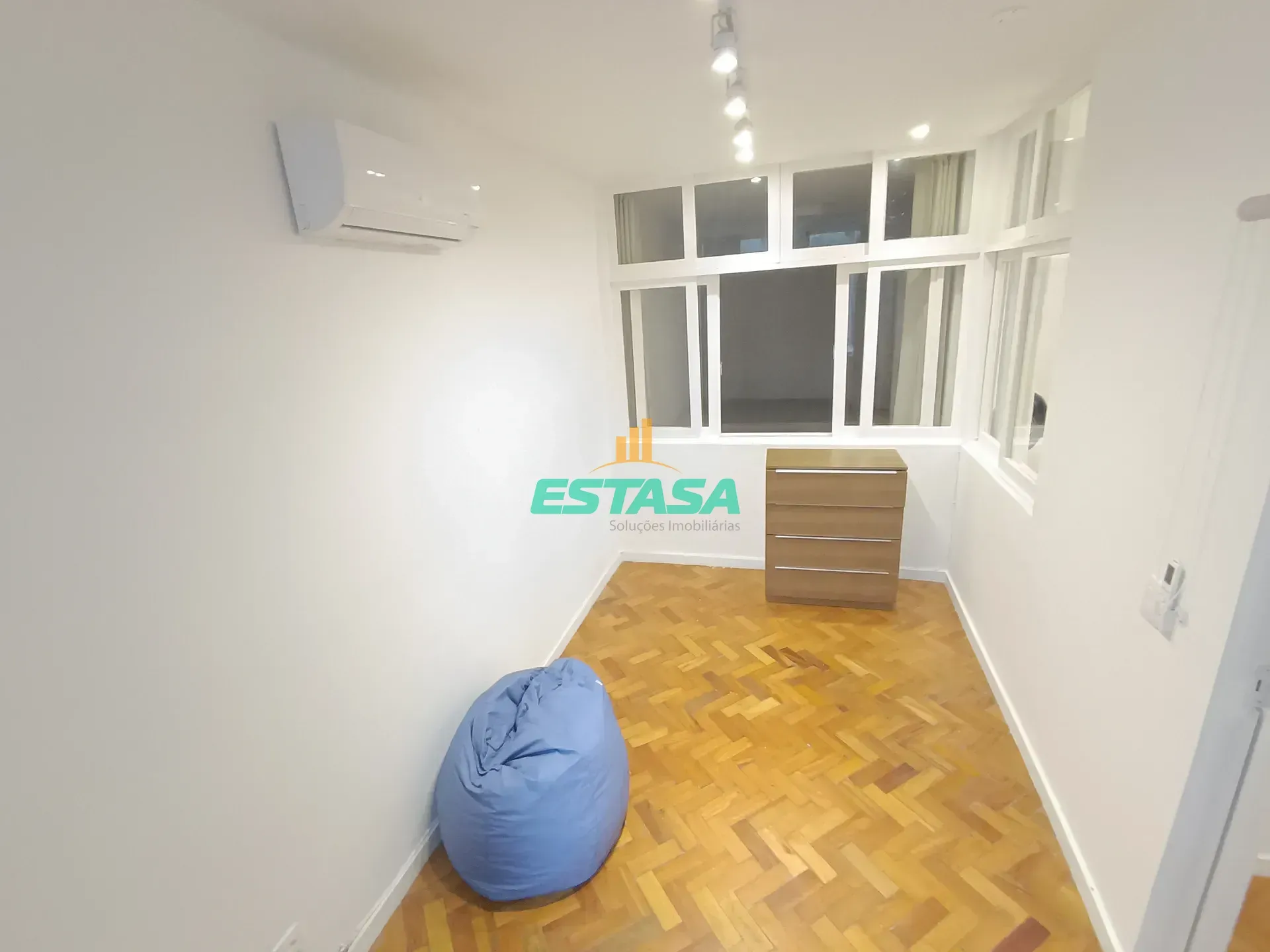 Furnished apartment with 3 bedrooms and 2 bathrooms — photo 22