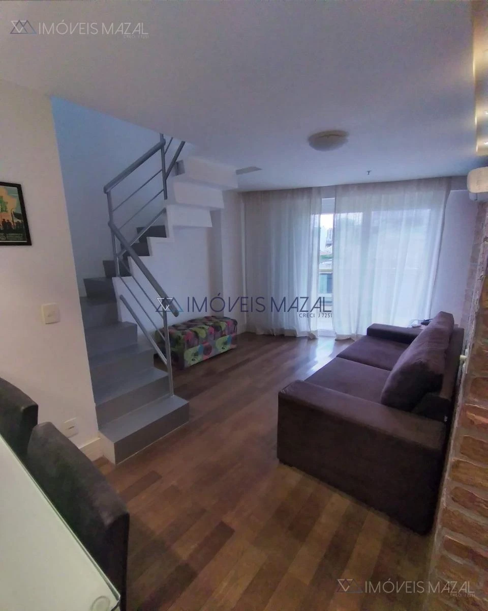 Glass-enclosed balcony in a one-bedroom apartment, 102 m² — photo 24