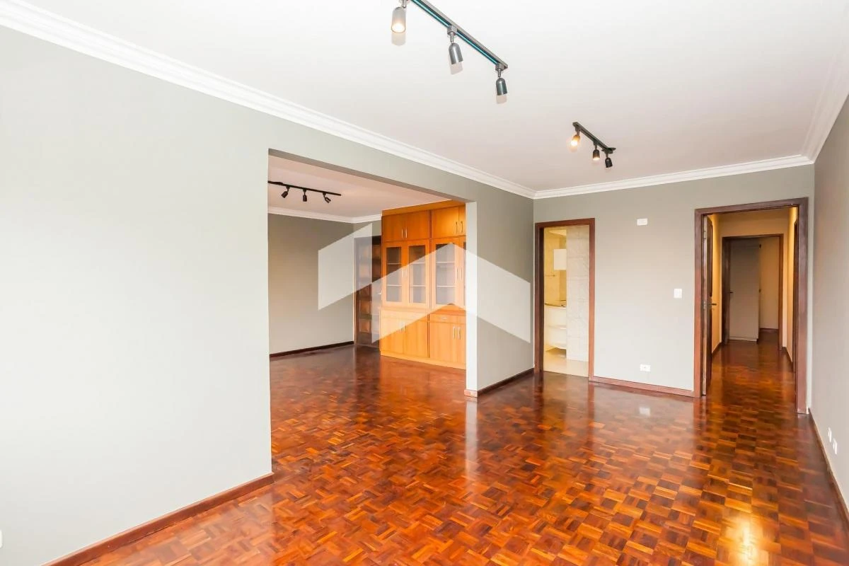 Apartment, 152 m², with wood or laminate floors — photo 13