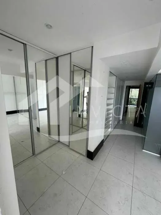 Residential apartment with 3 bedrooms and enclosed balcony — photo 11