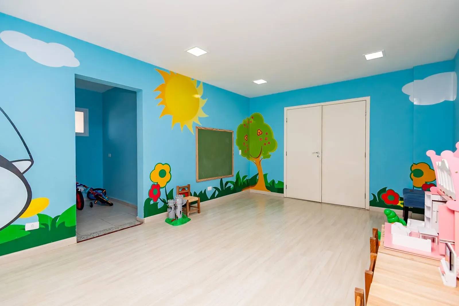 Home office in a 2-bedroom apartment, 95 m² — photo 64