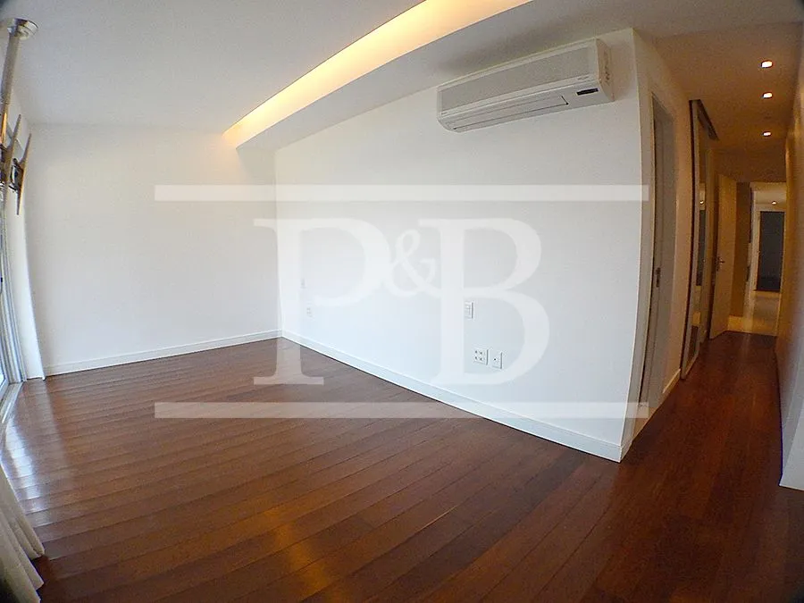 4-bedroom apartment with glassed-in balcony — photo 14