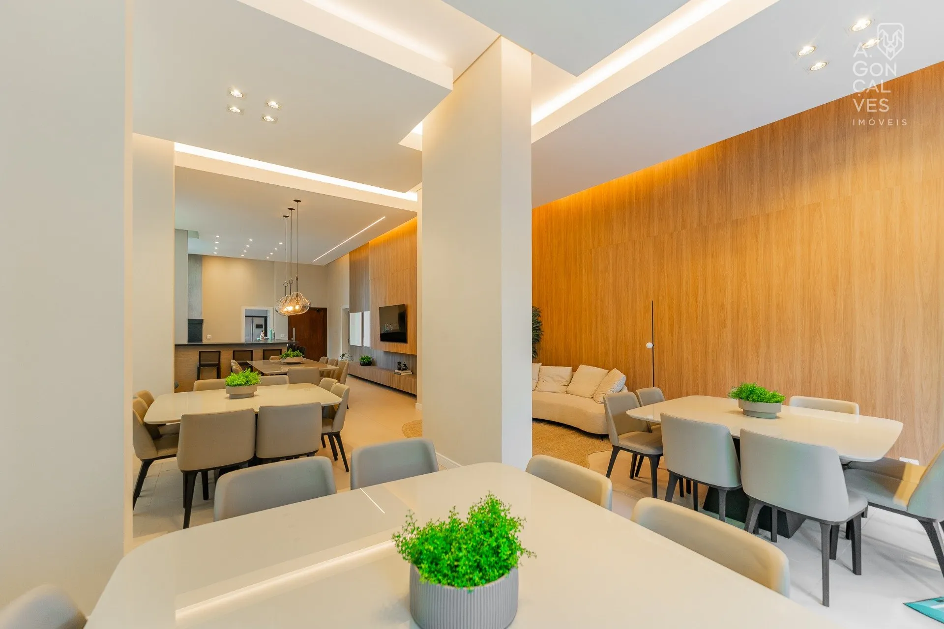 4-bedroom apartment with balcony and 3 parking spaces — photo 42