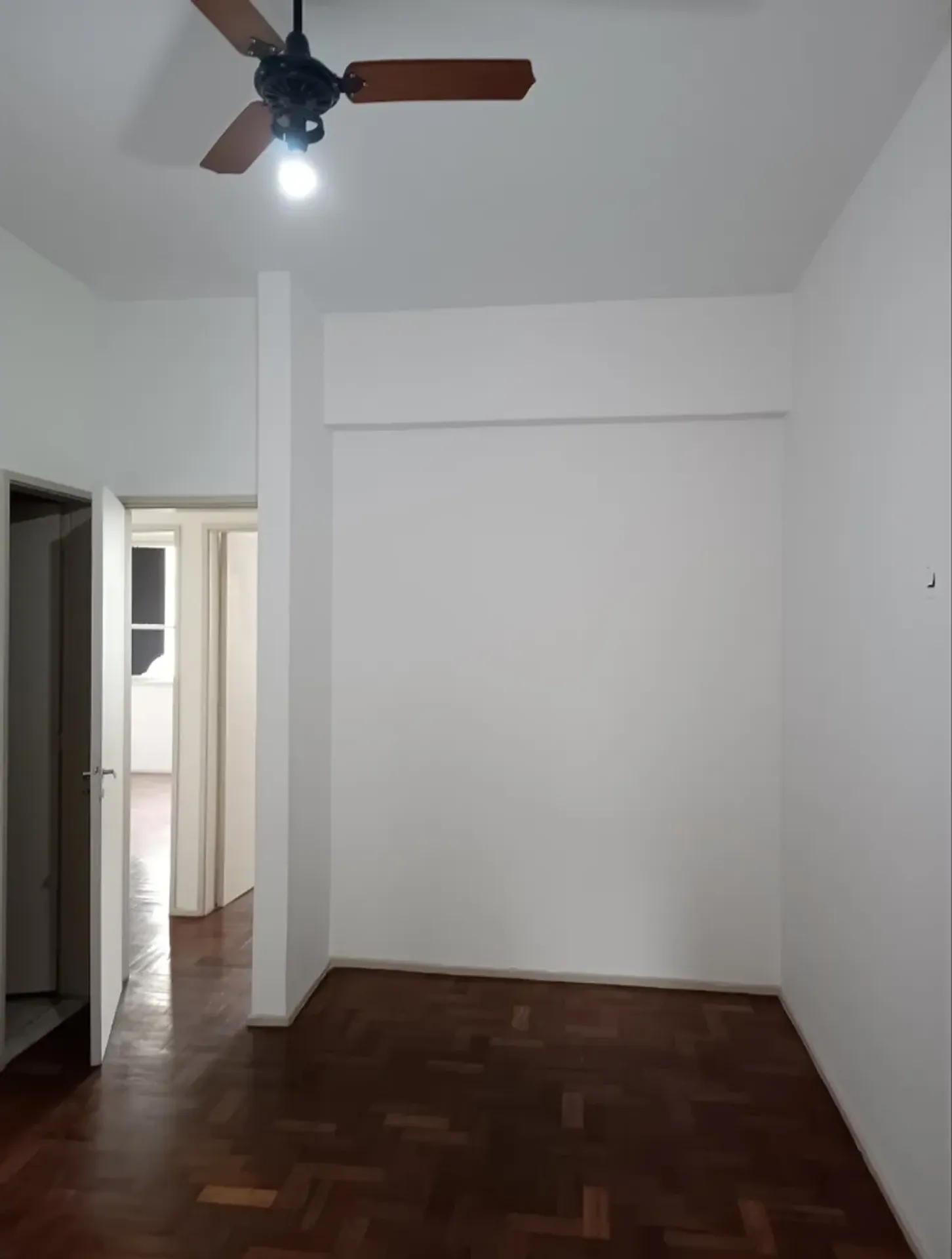 Wood or laminate floors in a 3-bedroom apartment, 97 m² — photo 17