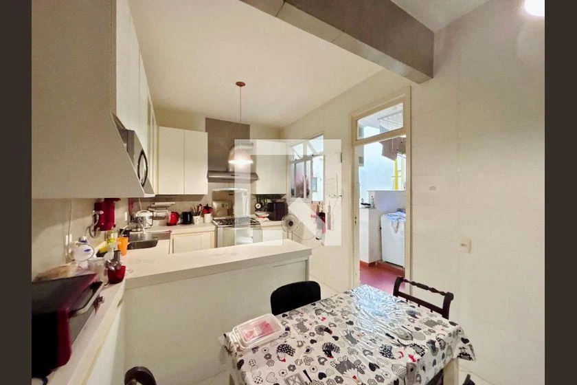 Furnished apartment with 3 bedrooms and 200 m² — photo 14