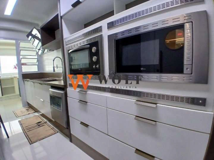 Apartamento de 185 m² com 4 quartos e 5 banheiros