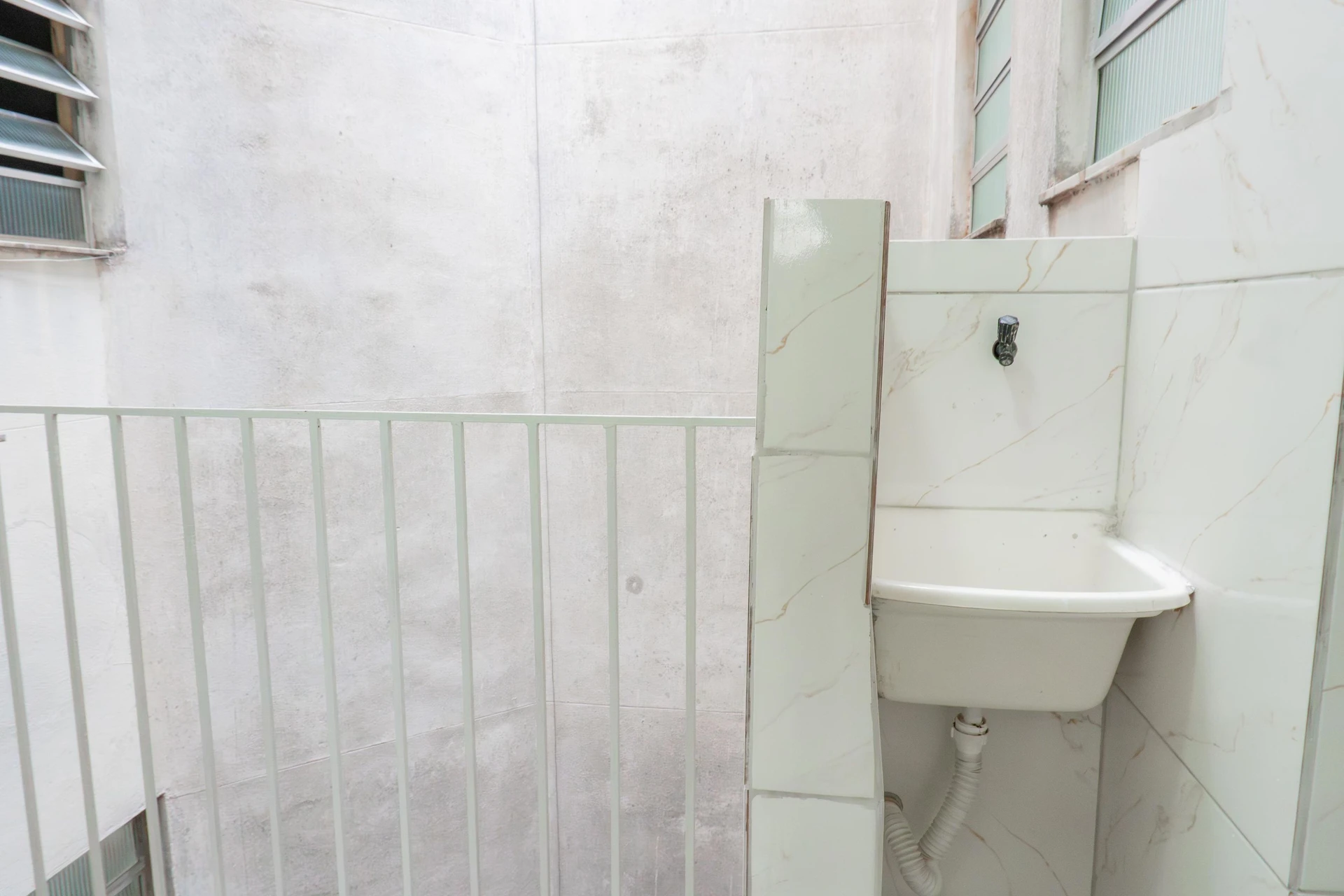 Apartment with 2 bedrooms and a balcony — photo 26