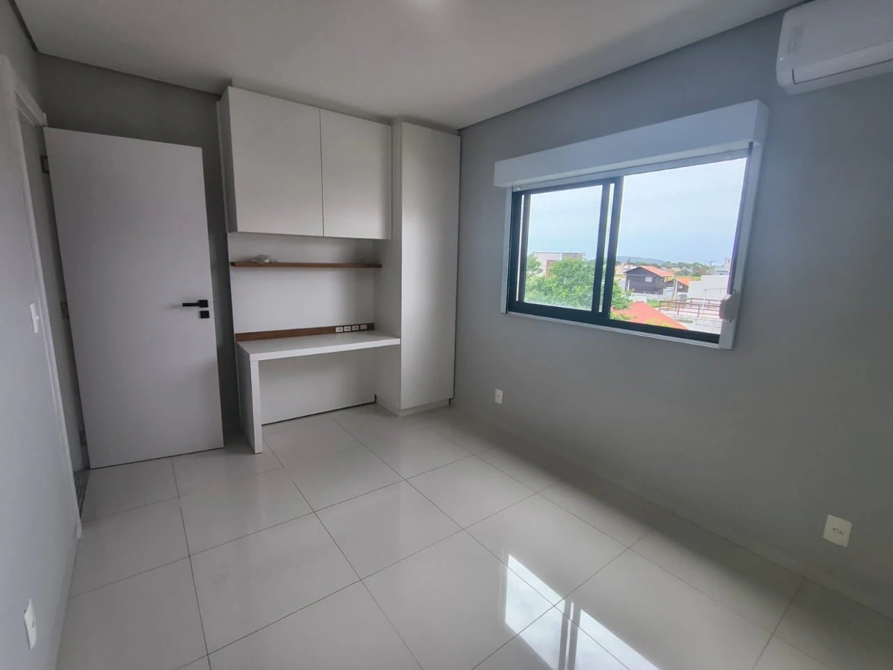 Apartment, 108 m², with floor-to-ceiling windows — photo 4