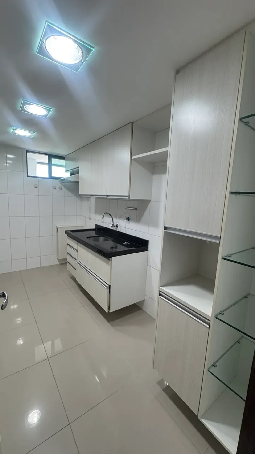 Apartment on the 18th floor with a washing machine — photo 31