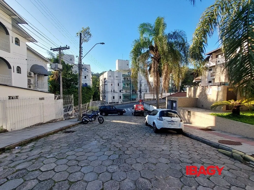 Unfurnished 1-bedroom apartment with 54 m² — photo 24