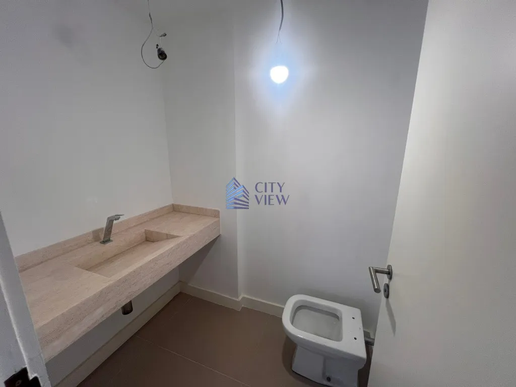 4-bedroom apartment with 5 bathrooms and a balcony — photo 6