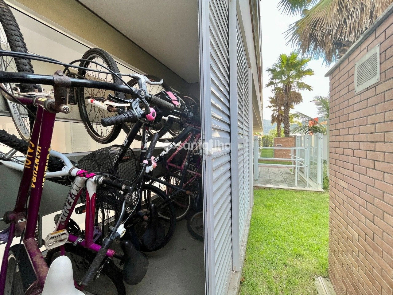 Balcony with a grill in a 2-bedroom apartment, 73 m² — photo 23