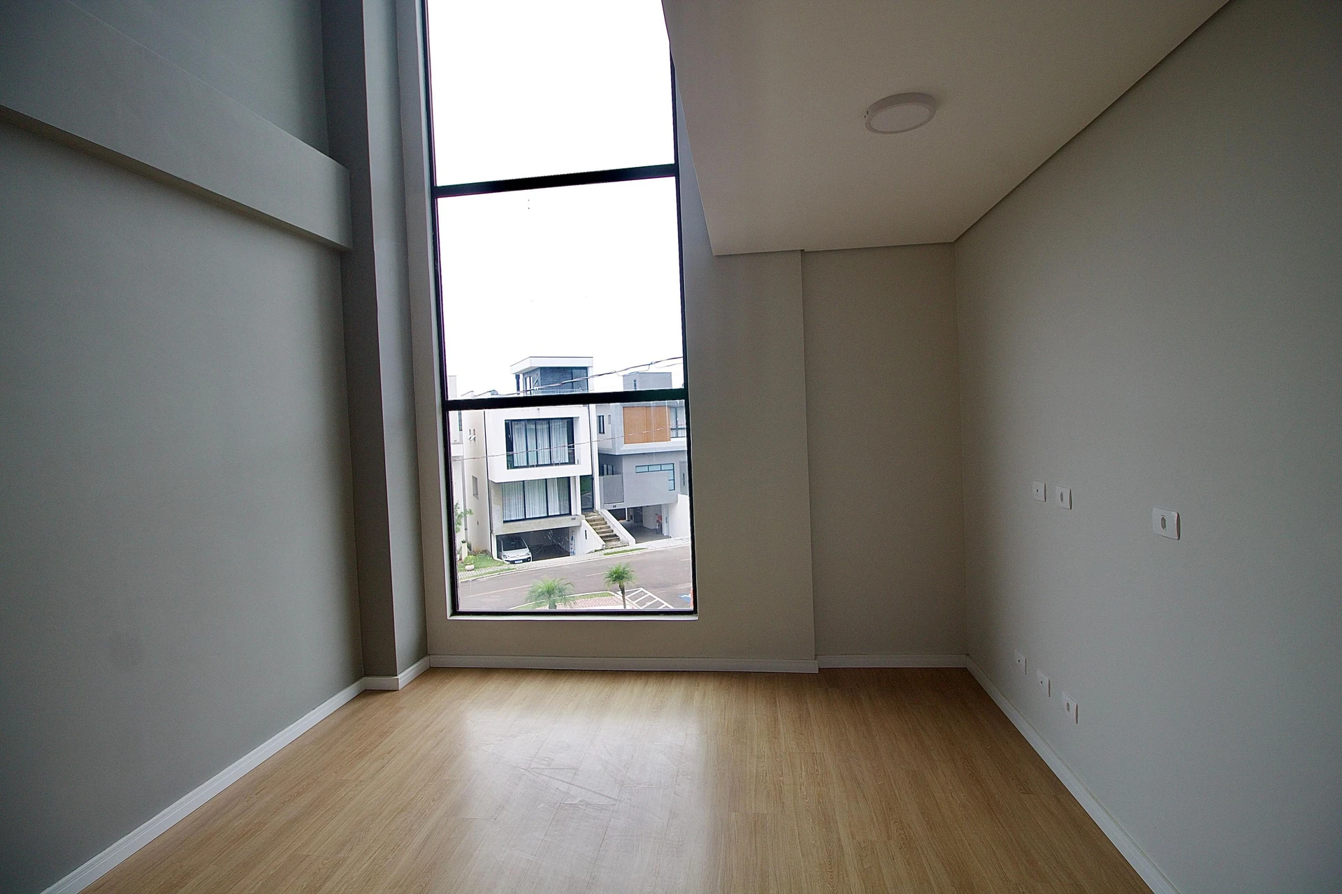 Floor-to-ceiling windows in a 3-bedroom house, 160 m² — photo 18