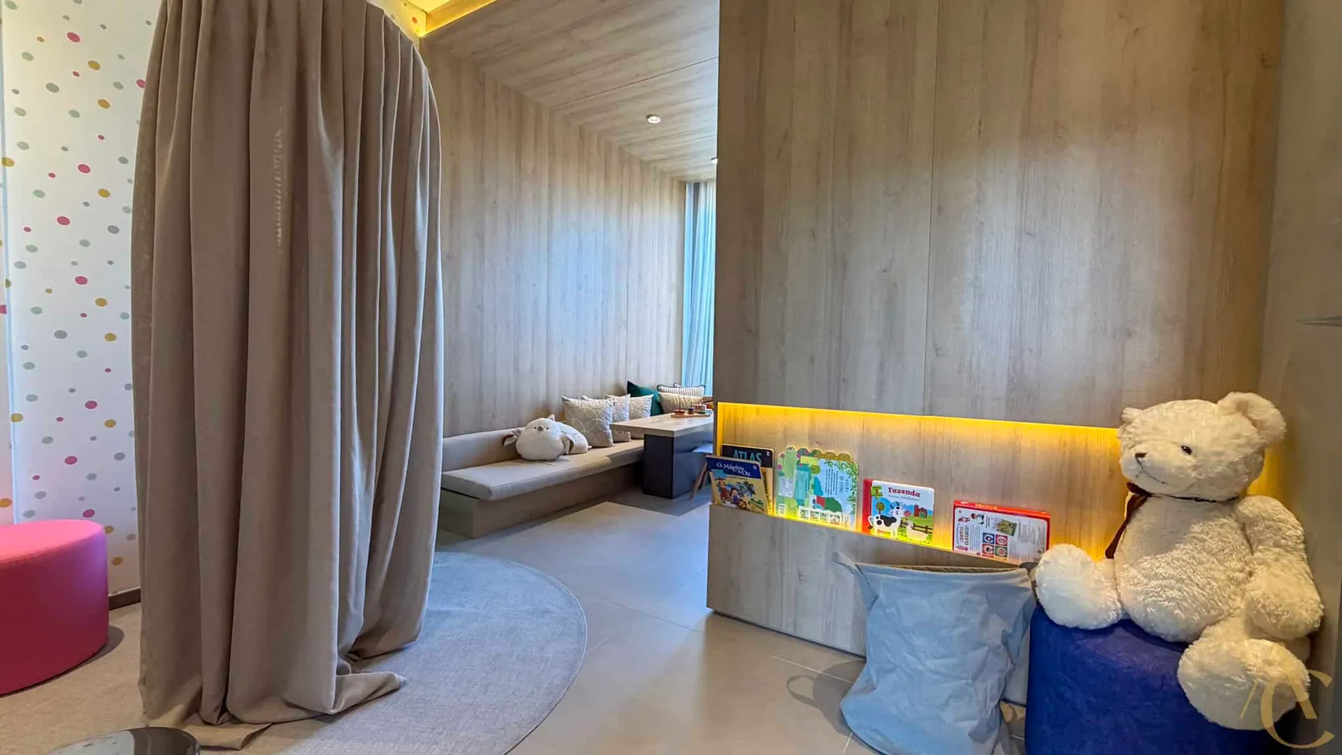 Glass-enclosed balcony in a 2-bedroom apartment, 69 m² — photo 71