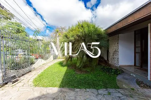 3-bedroom house with a bathtub in Curitiba — photo 44