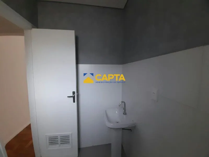 Wood or laminate floors in a 2-bedroom apartment, 68 m² — photo 12