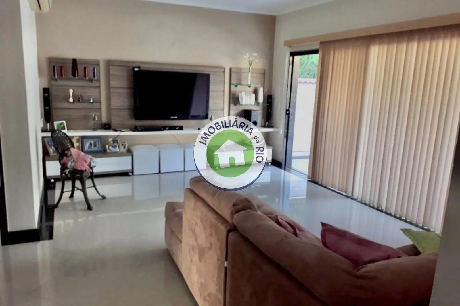 Casa com 3 suítes e 4 banheiros, 600 m² — photo 4